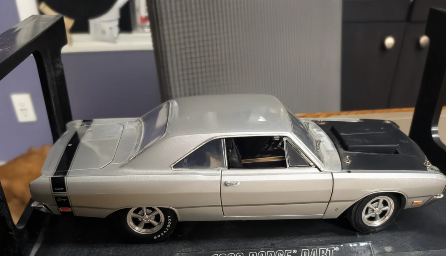 1969 Dodge Dart 1:18l diecast doors,hood,Trunk open, tires turn - photo 2