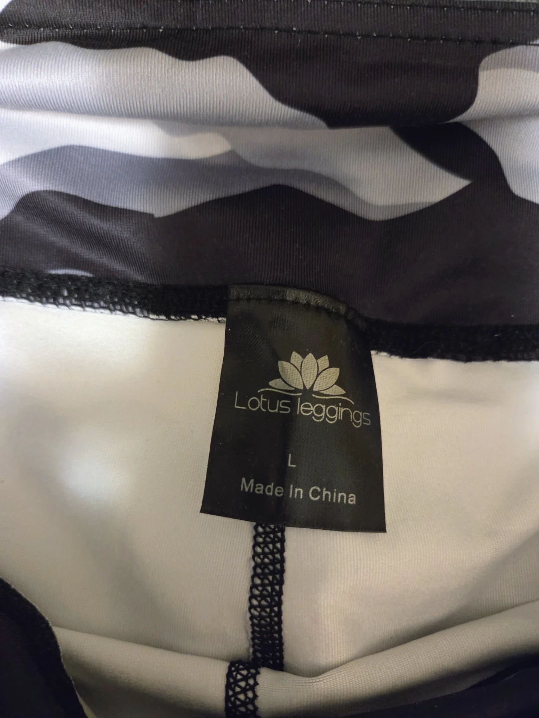 Lotus Leggings - Size L - Camo - photo 2