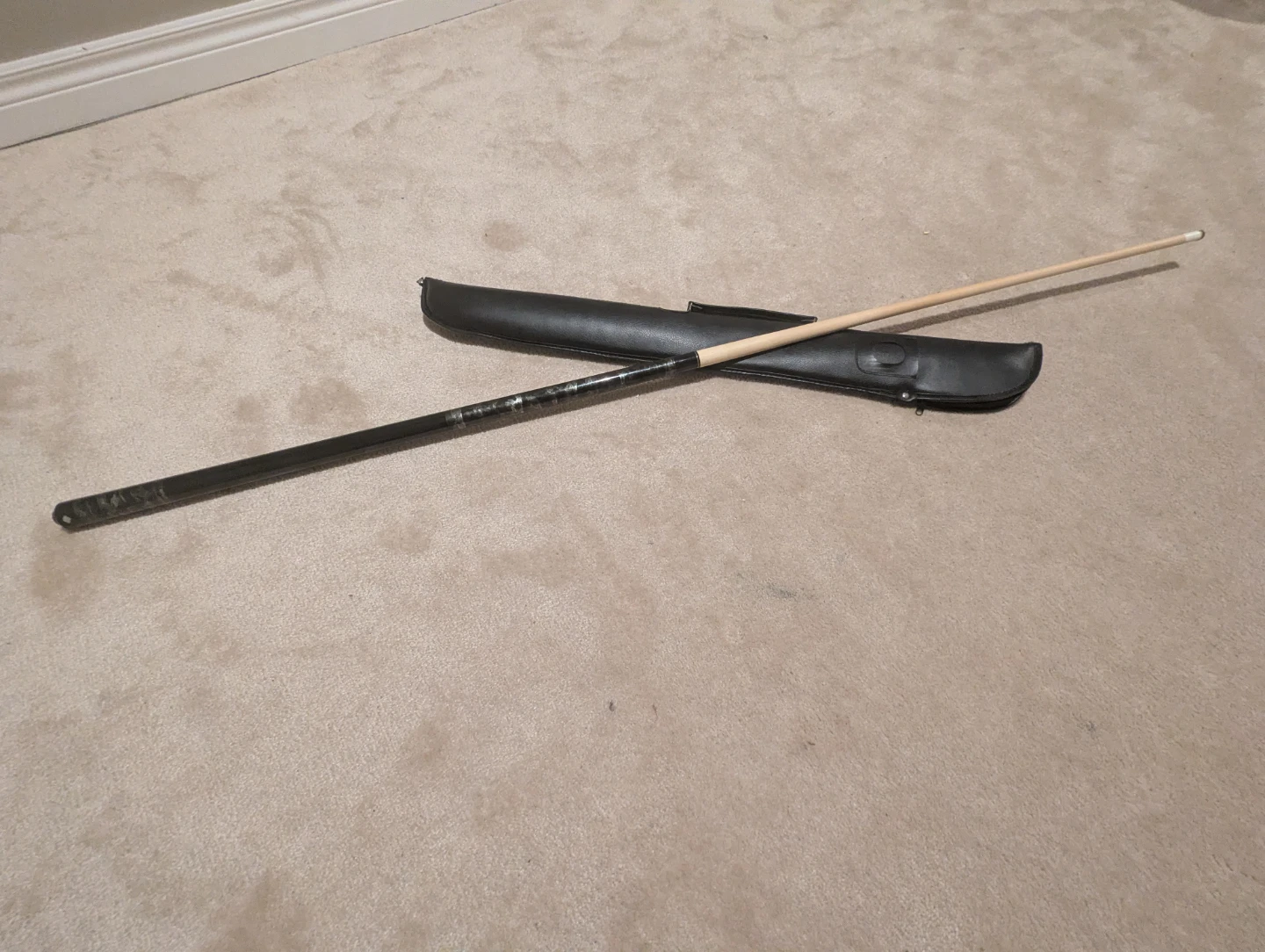Used Pool Cue with Case - photo 3