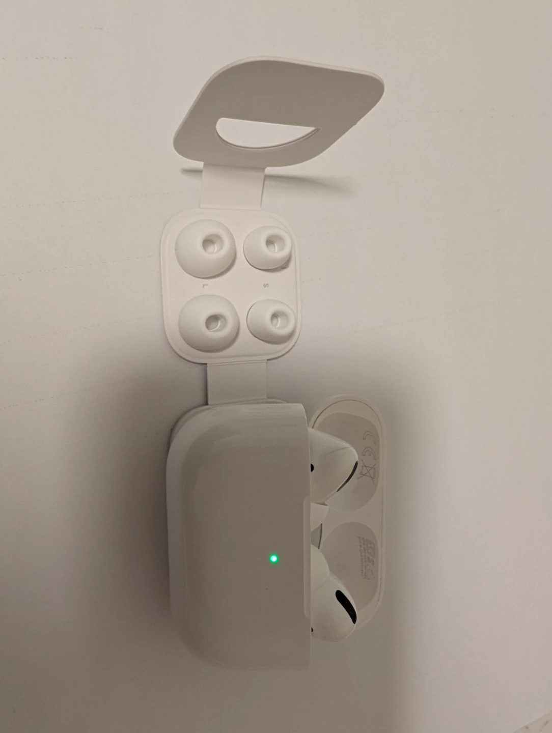 Airpods Pro First Gen charging case with eartips