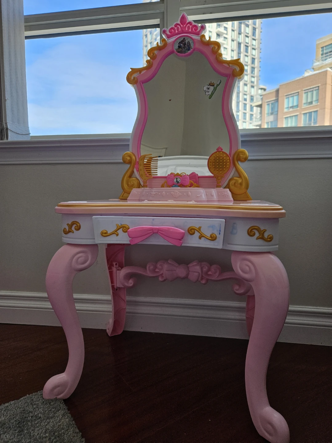 Girl's Vanity Set with Mirror and Makeup Table