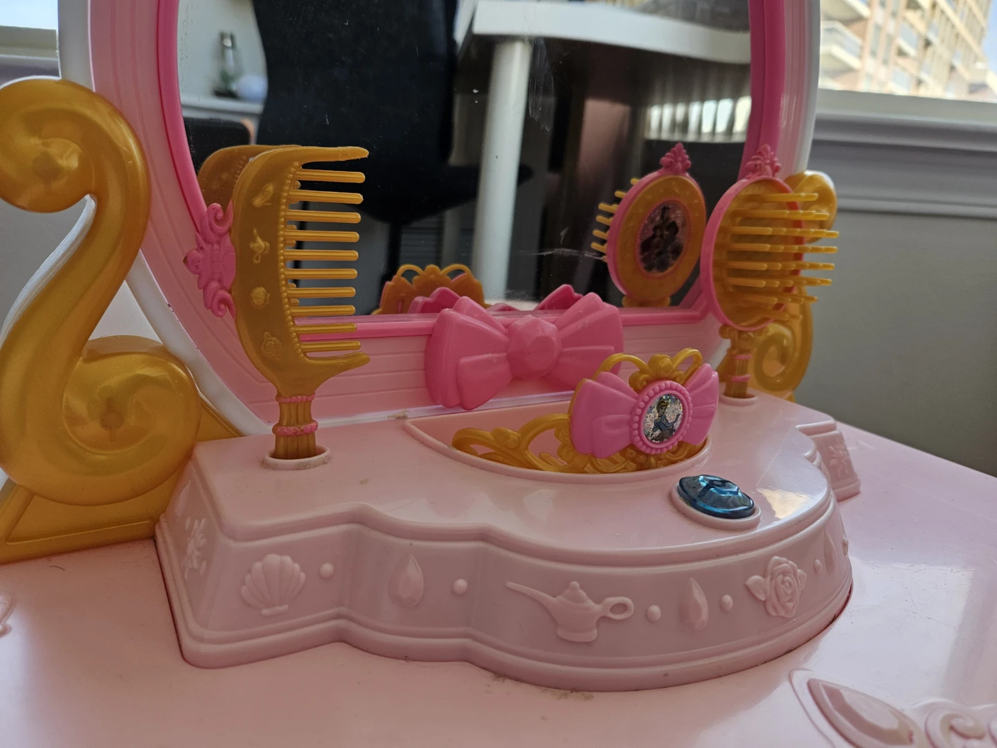 Girl's Vanity Set with Mirror and Makeup Table - photo 2