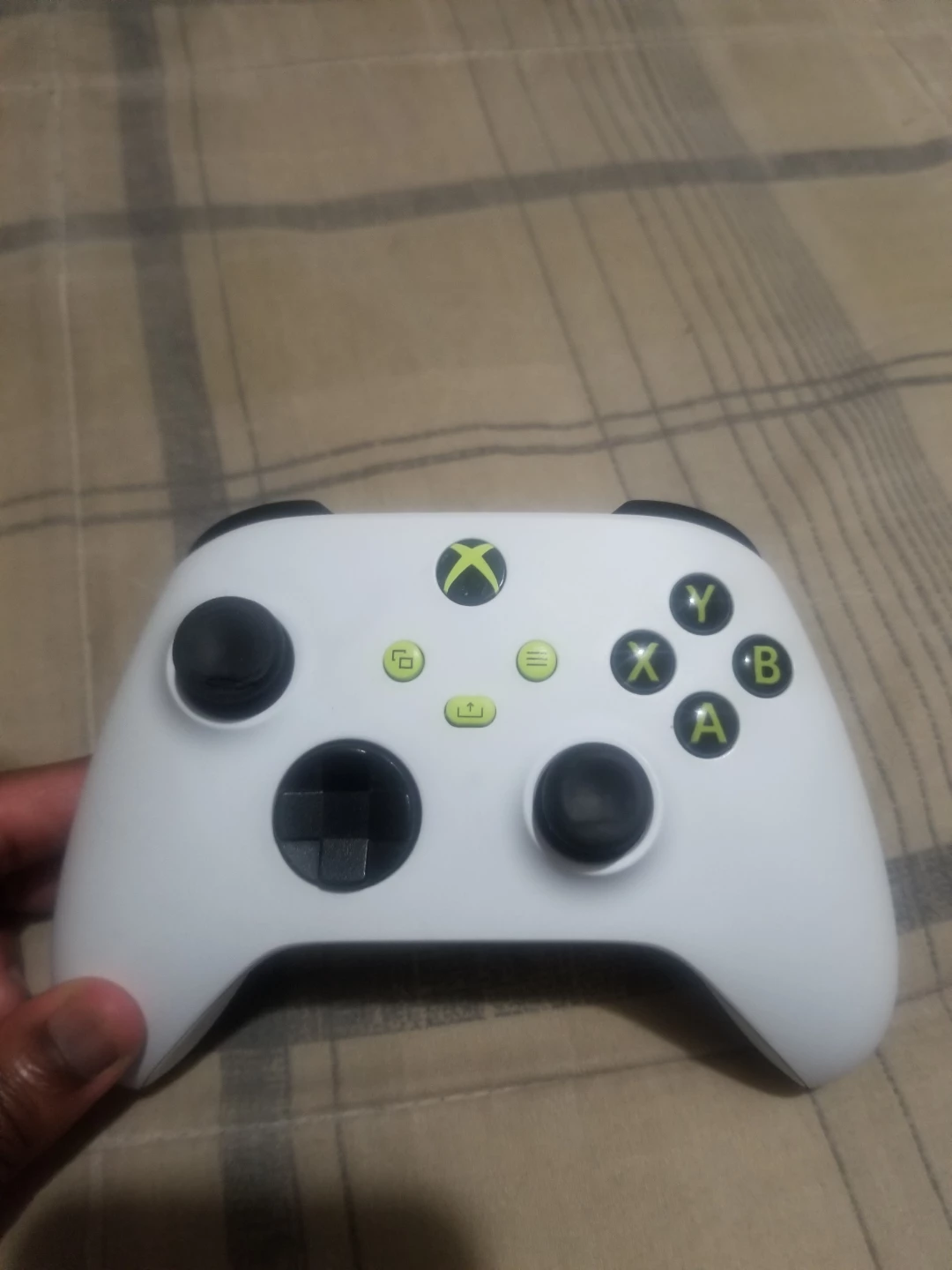 Custom Xbox Wireless Controller - White and Yellow - photo 2