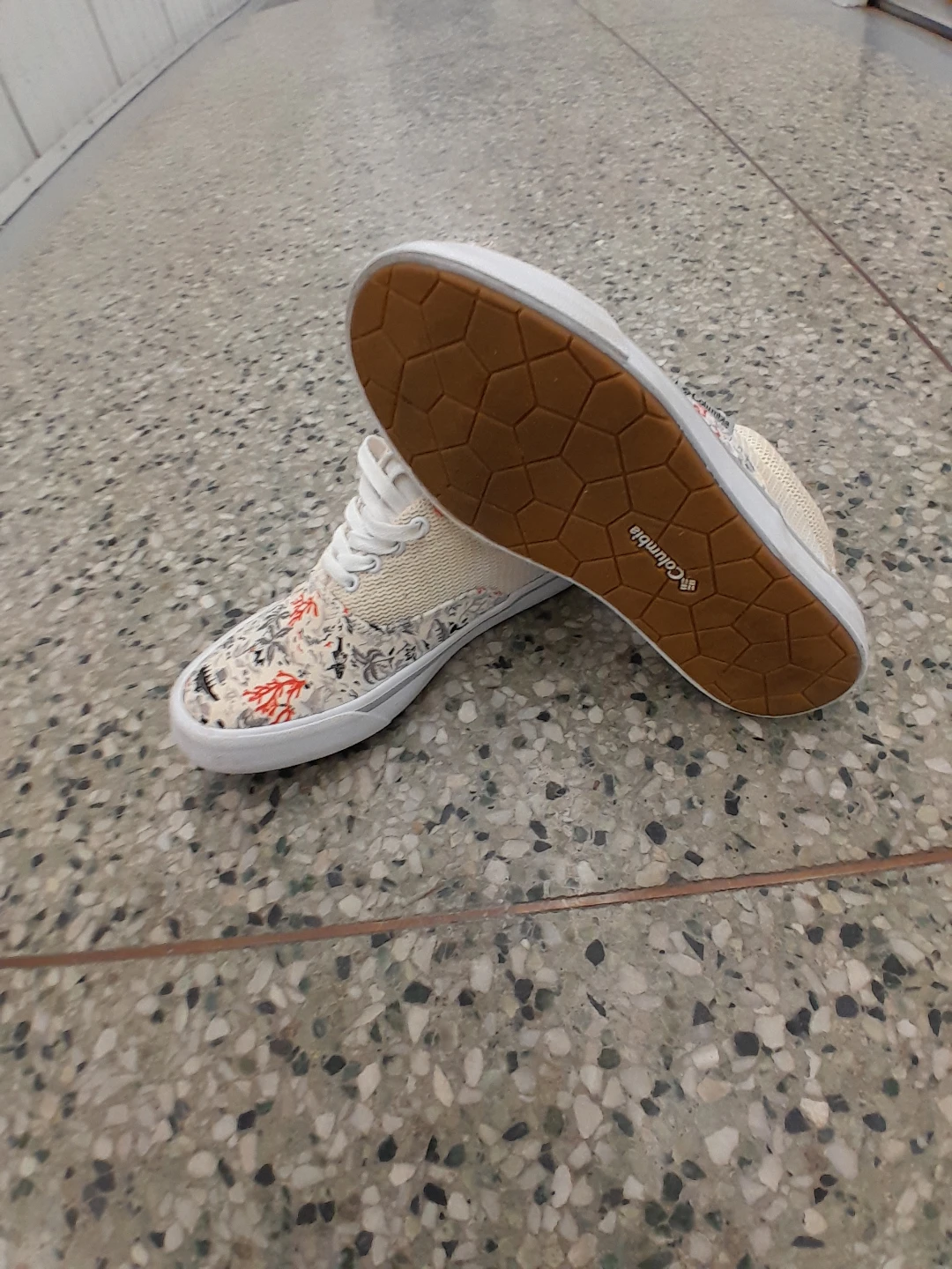 Columbia Canvas Shoes Women's Size 7 - photo 2