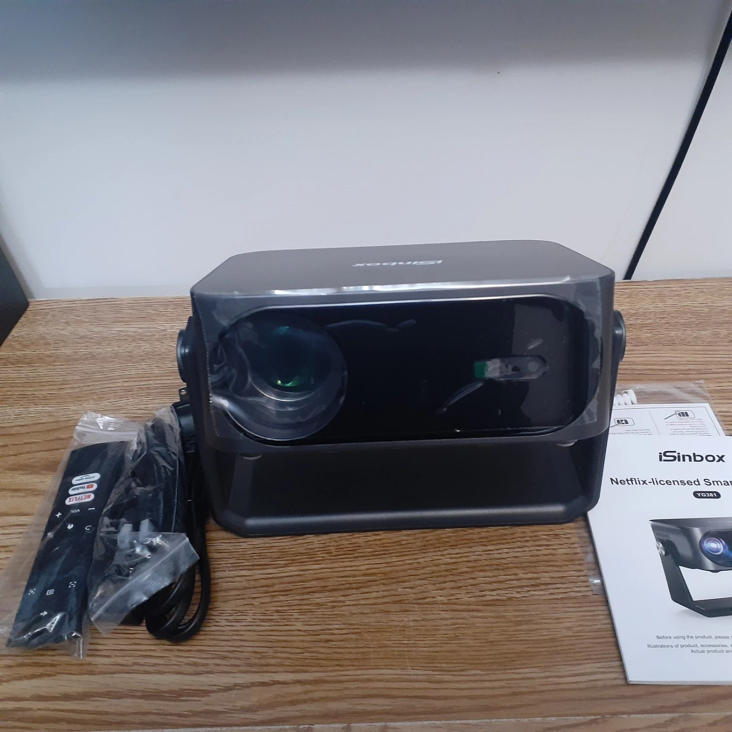 iSINBOX YG381 Netflix-licensed Smart Projector NEW - photo 3