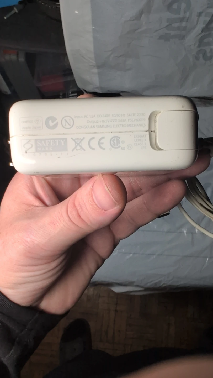 Apple 60W MagSafe Power Adapter - photo 3