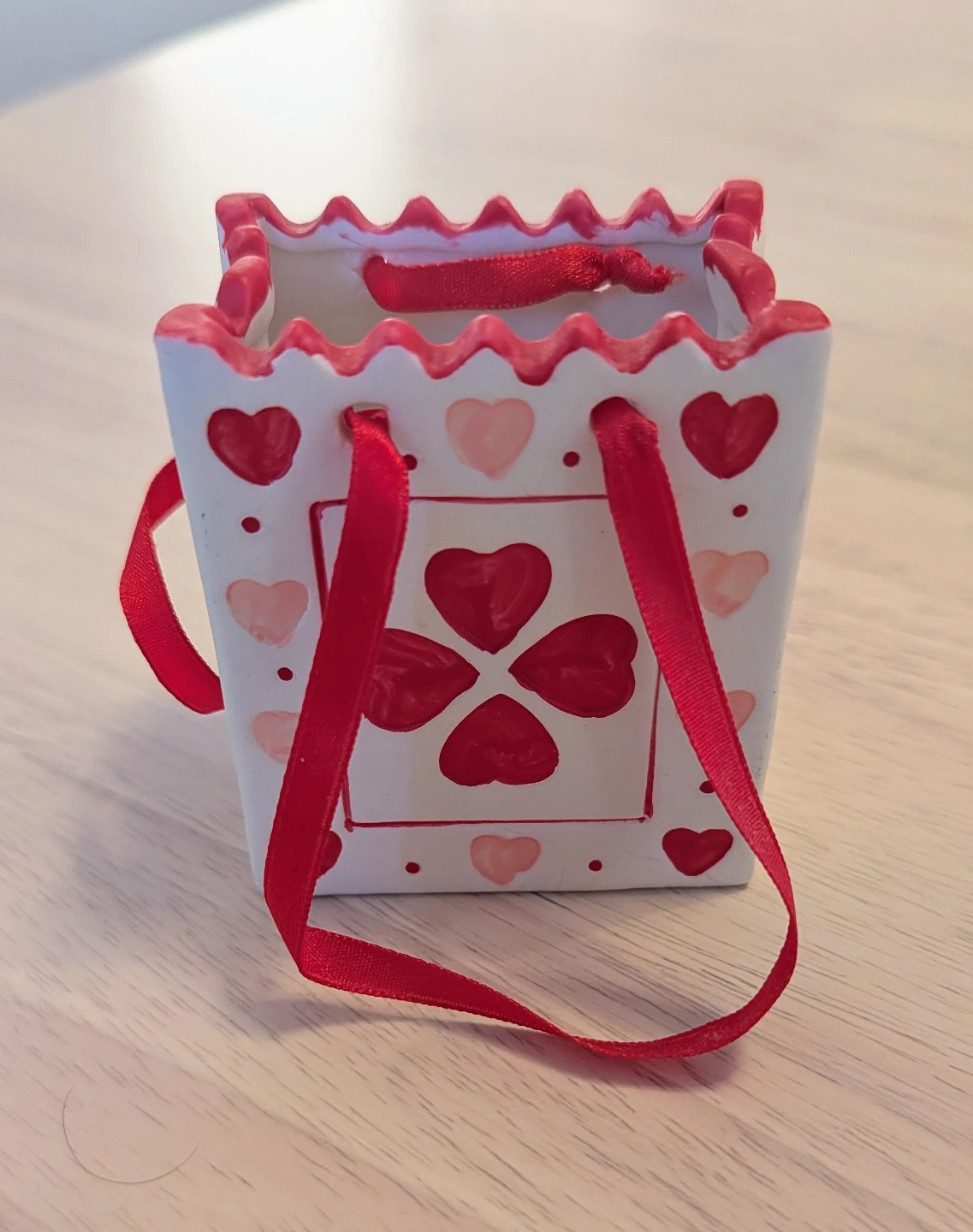 Brand New Heart-Themed Decorative Ceramic Bag (Valentine's)