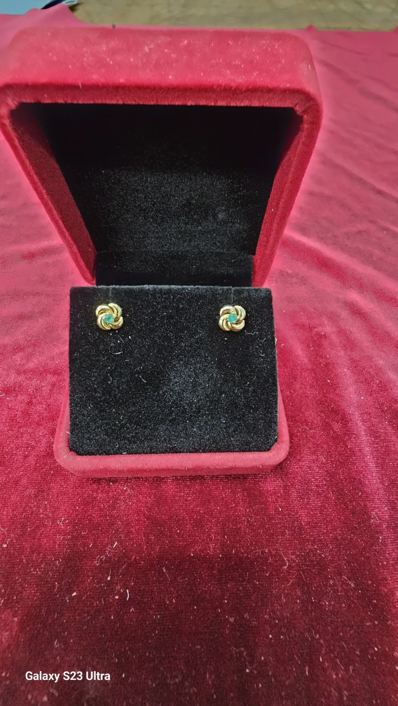 Gold14k Flower Stud Earrings with Emerald - photo 3