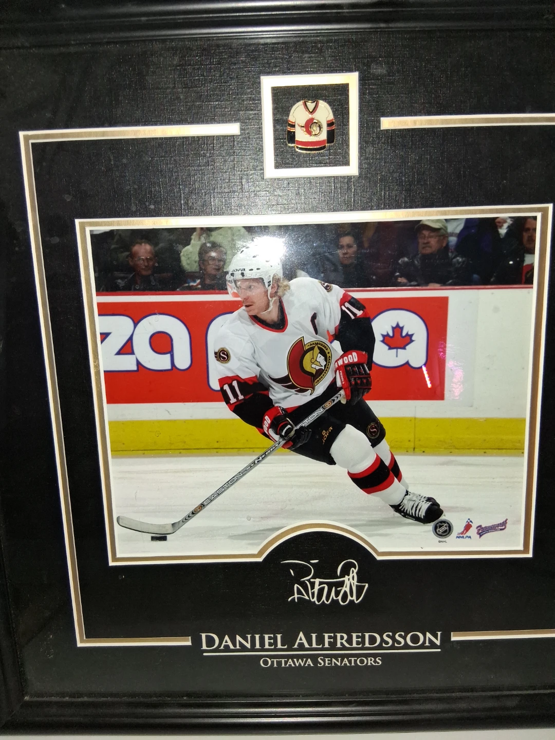 Daniel Alfredsson Framed Photo with Autograph - Ottawa Senators