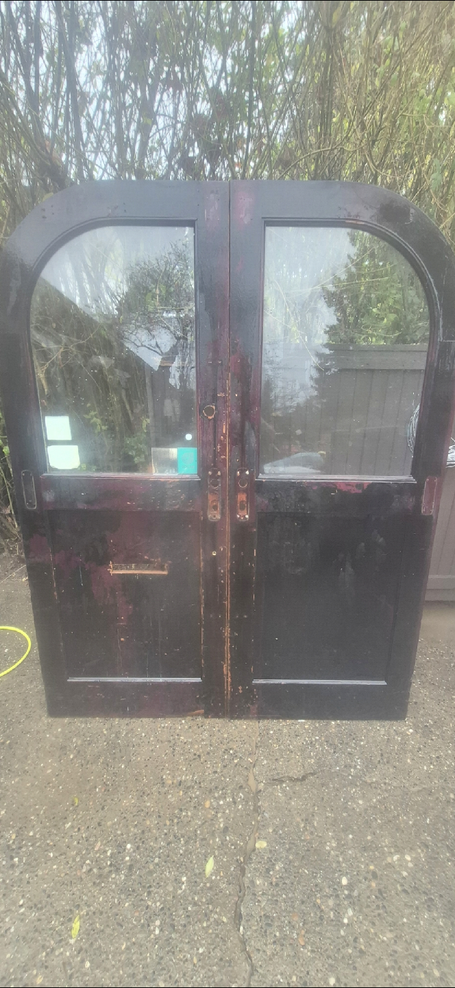 CAN DELIVER Pair of Vintage Arched Wooden Doors with Glass Panes - photo 2