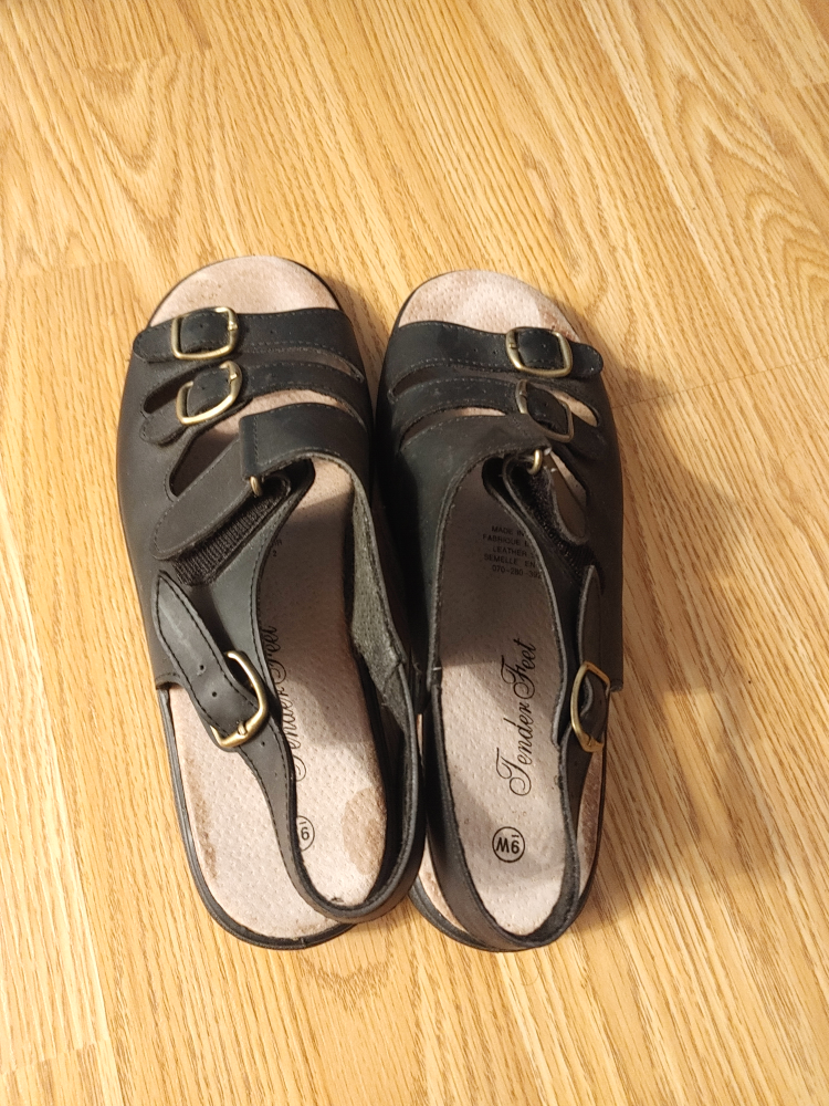 Women's Black Leather Sandals size 9 - photo 3