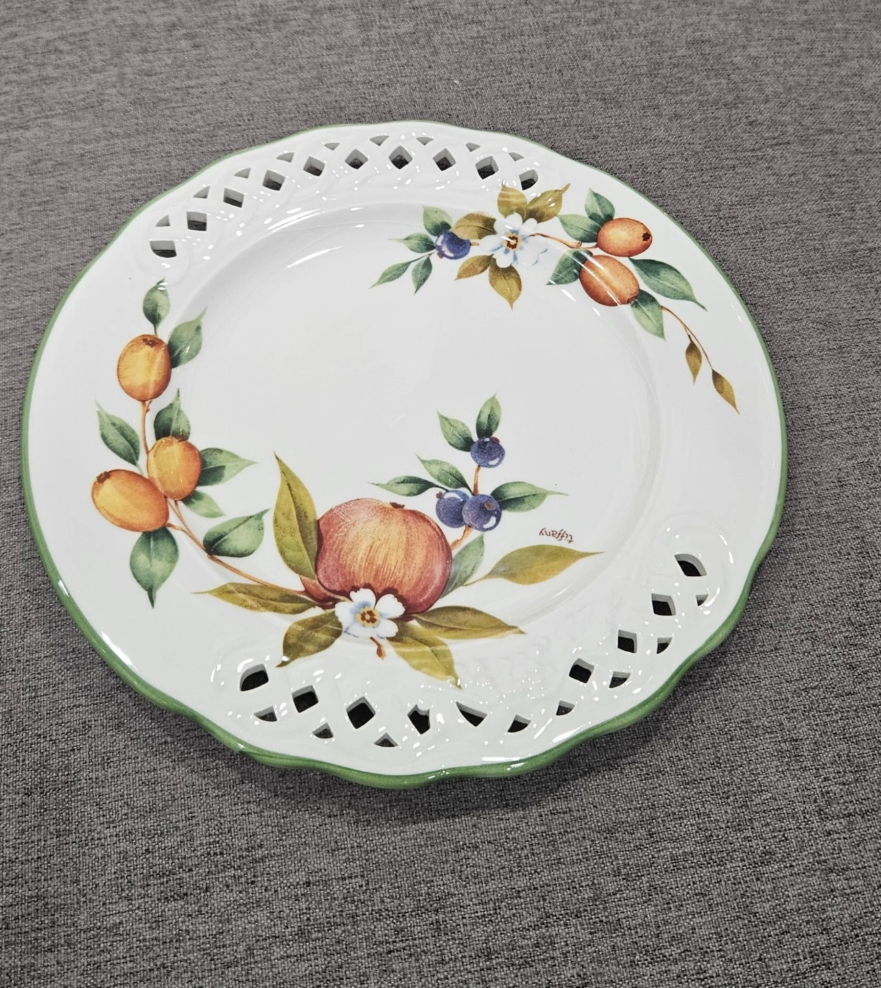 Brunelli "Tiffany"  ceramuc plate, made in Italy.