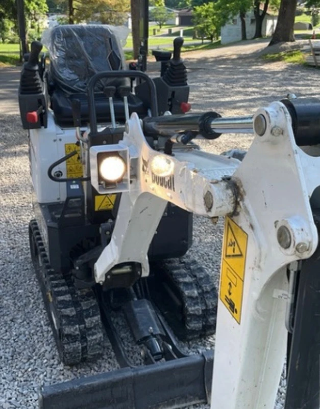 Bobcat E10 Compact Excavator - photo 4