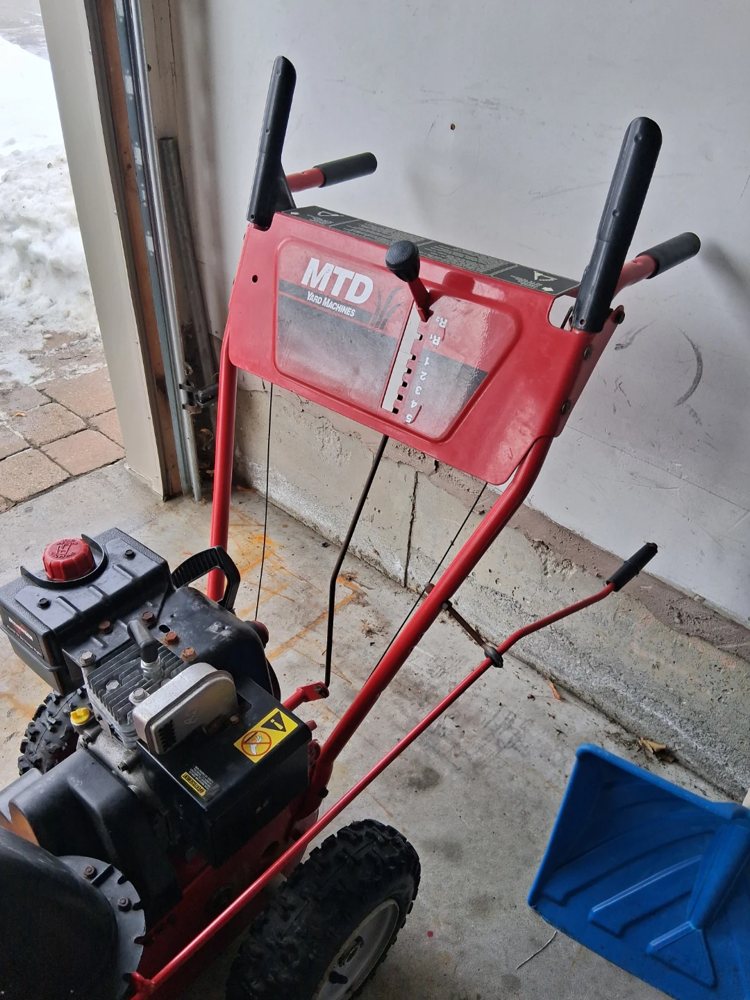 MTD Yard Machines Snow Blower - photo 3