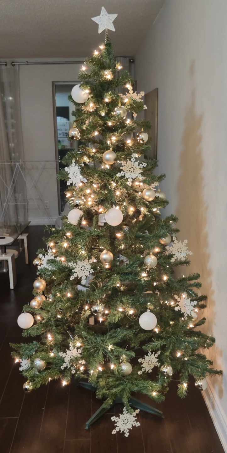 Decorated Christmas Tree (built-in lights)