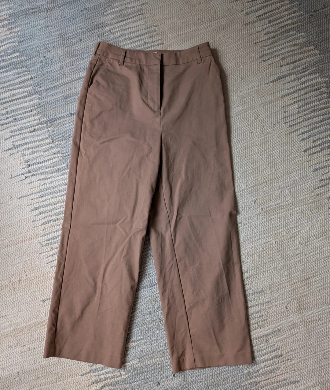 OAK + FORT beige cropped pants