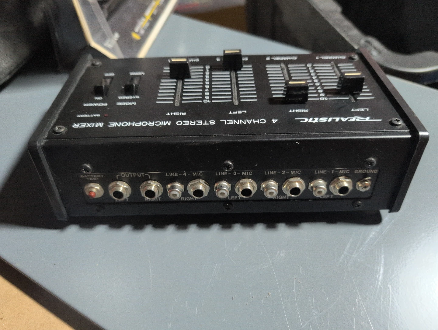 Realistic 4 Channel Stereo Microphone Mixer - photo 2