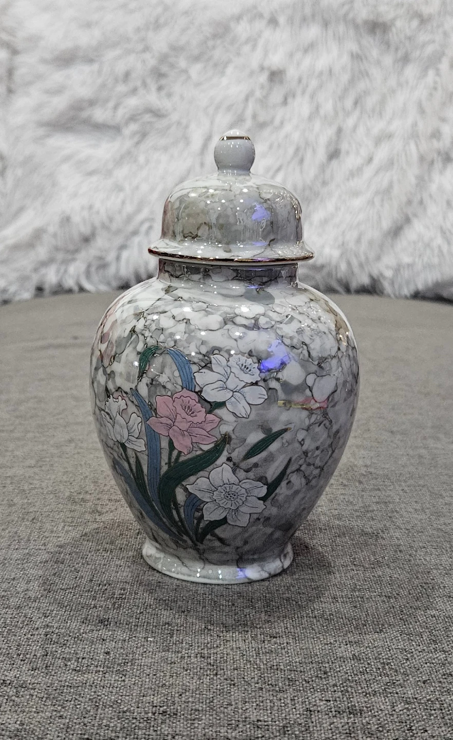 Fine China Made in Japan Vase - photo 2