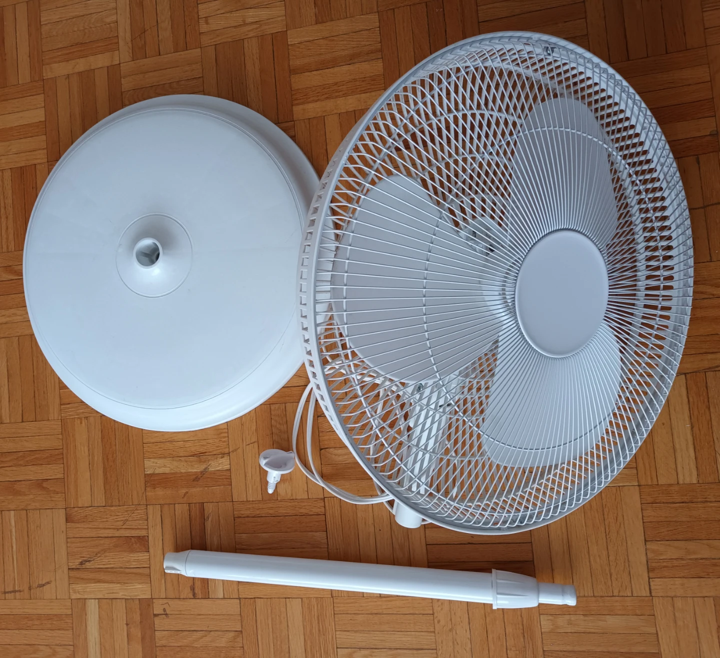 Tilt-head oscillating adjustable-height pedestal fan - photo 5