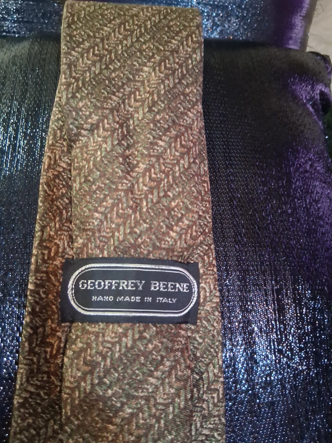 Geoffrey Beene 100% Silk Tie - Hand Made in Italy