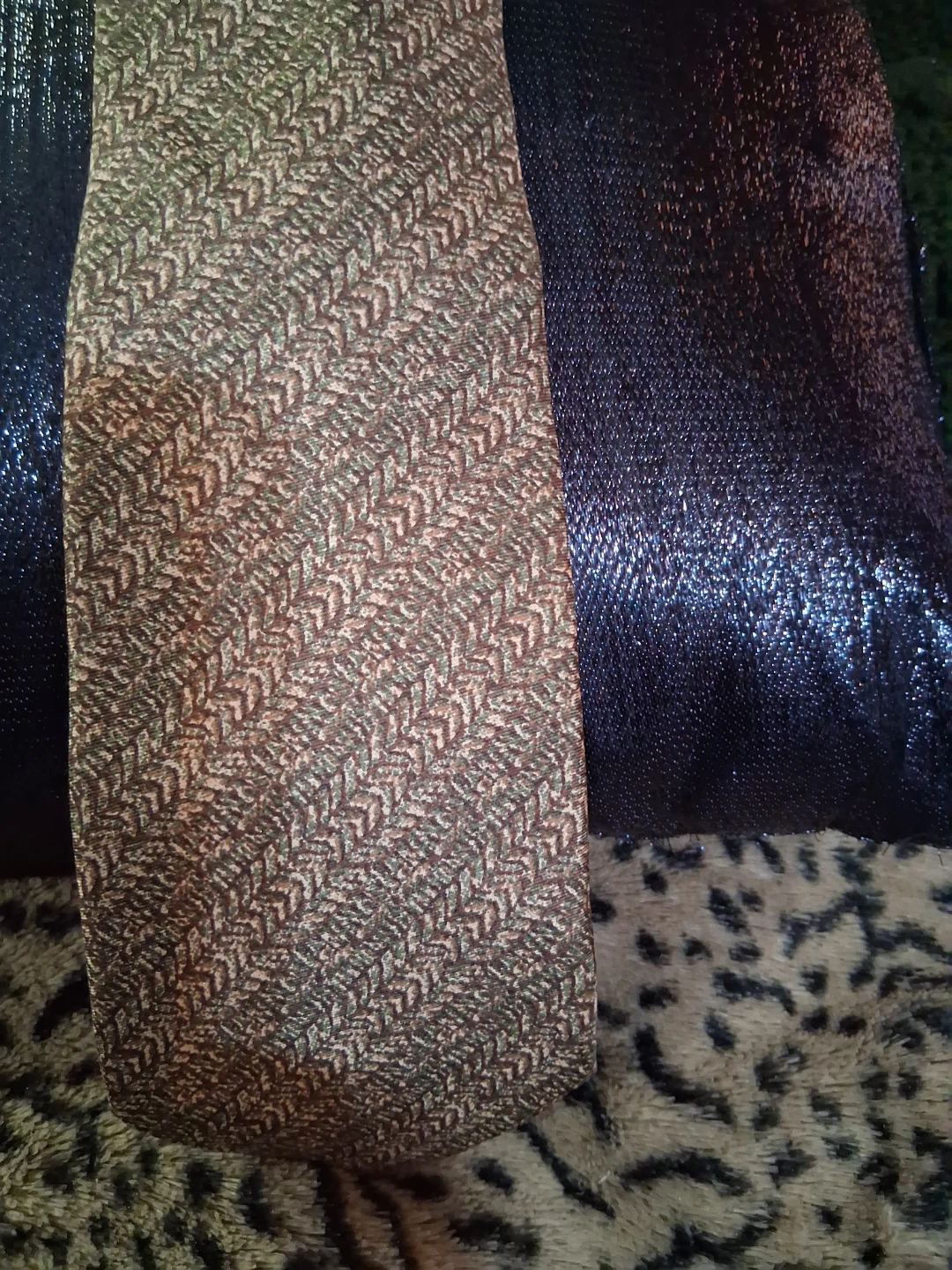 Geoffrey Beene 100% Silk Tie - Hand Made in Italy - photo 4