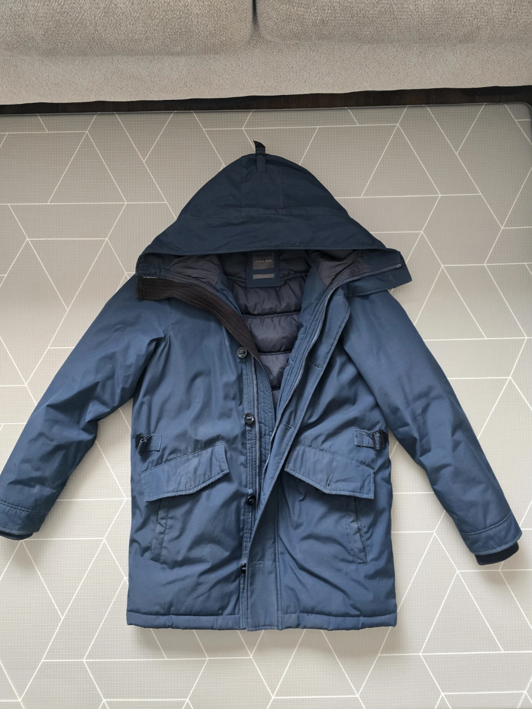 Zara Men's Winter Jacket (Size Medium)