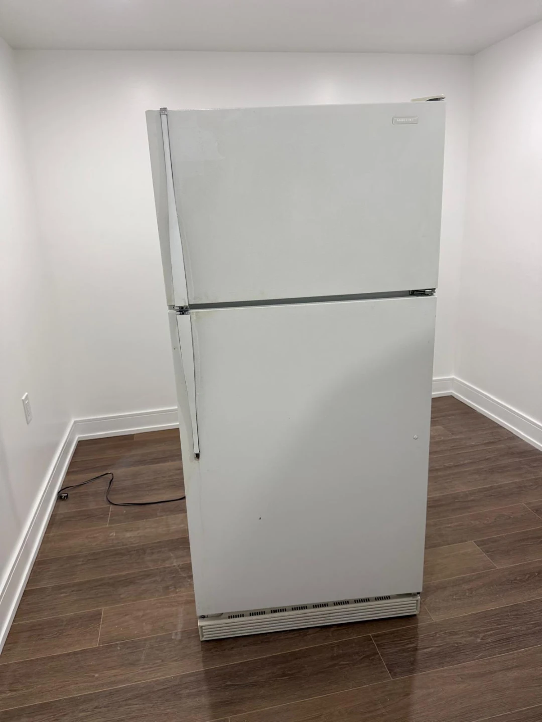 Kenmore White Top-Freezer Refrigerator