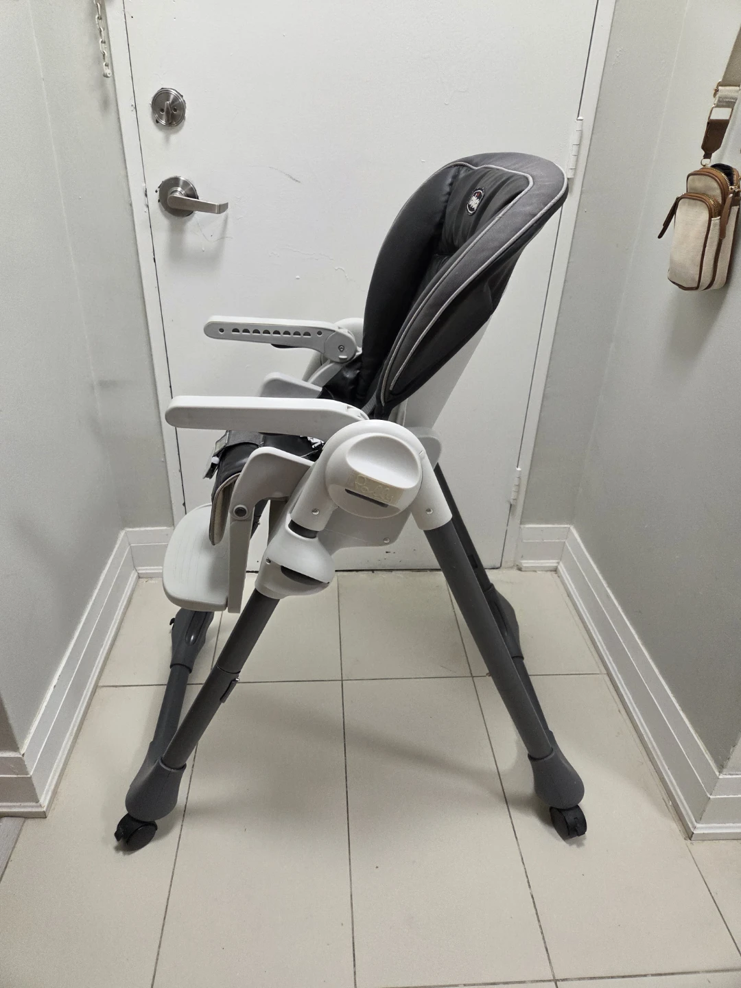 Chicco High Chair - Adjustable, Foldable, Portable, Easy Clean - photo 5