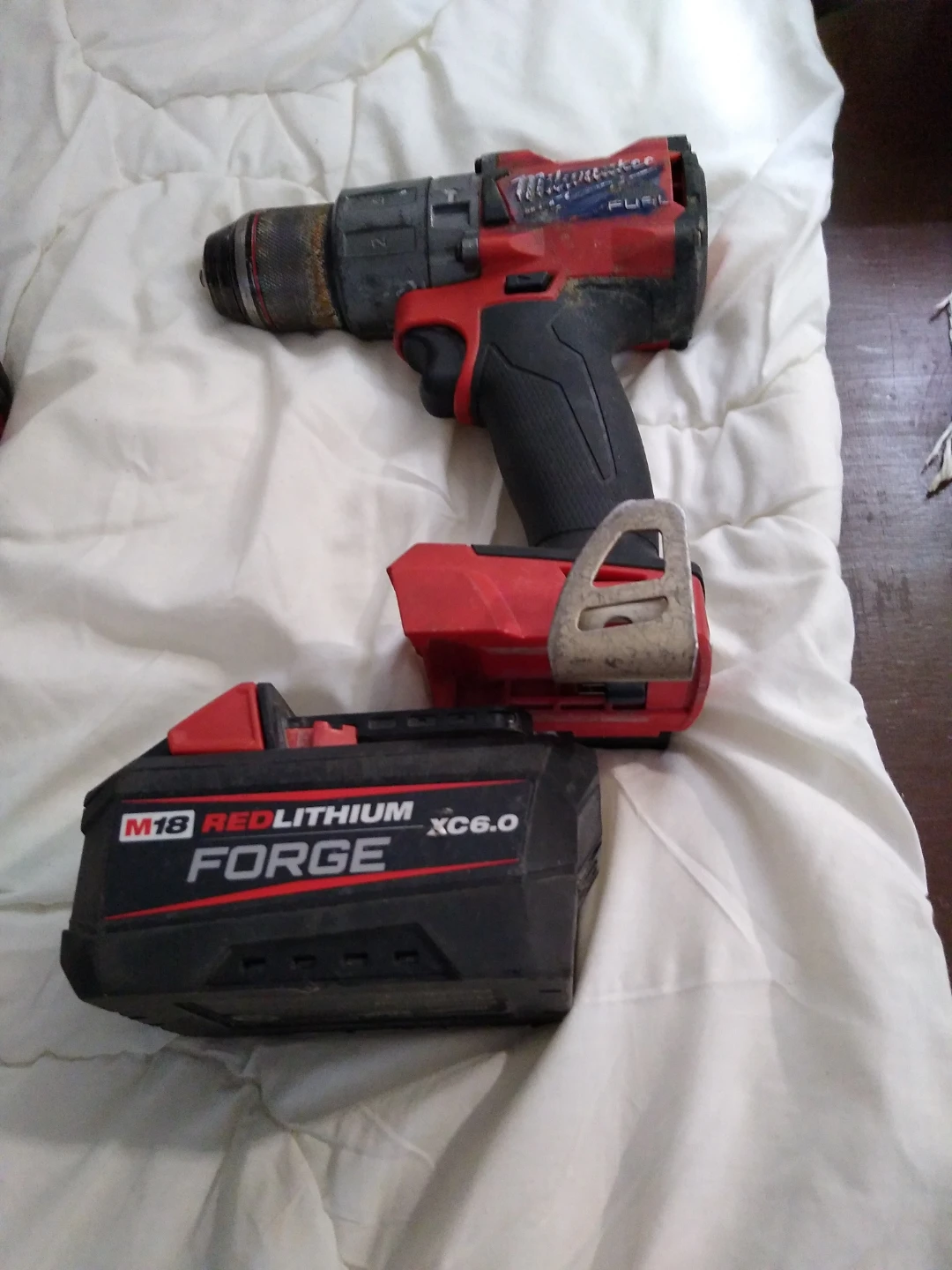 Heavy duty Milwaukee drill with battery