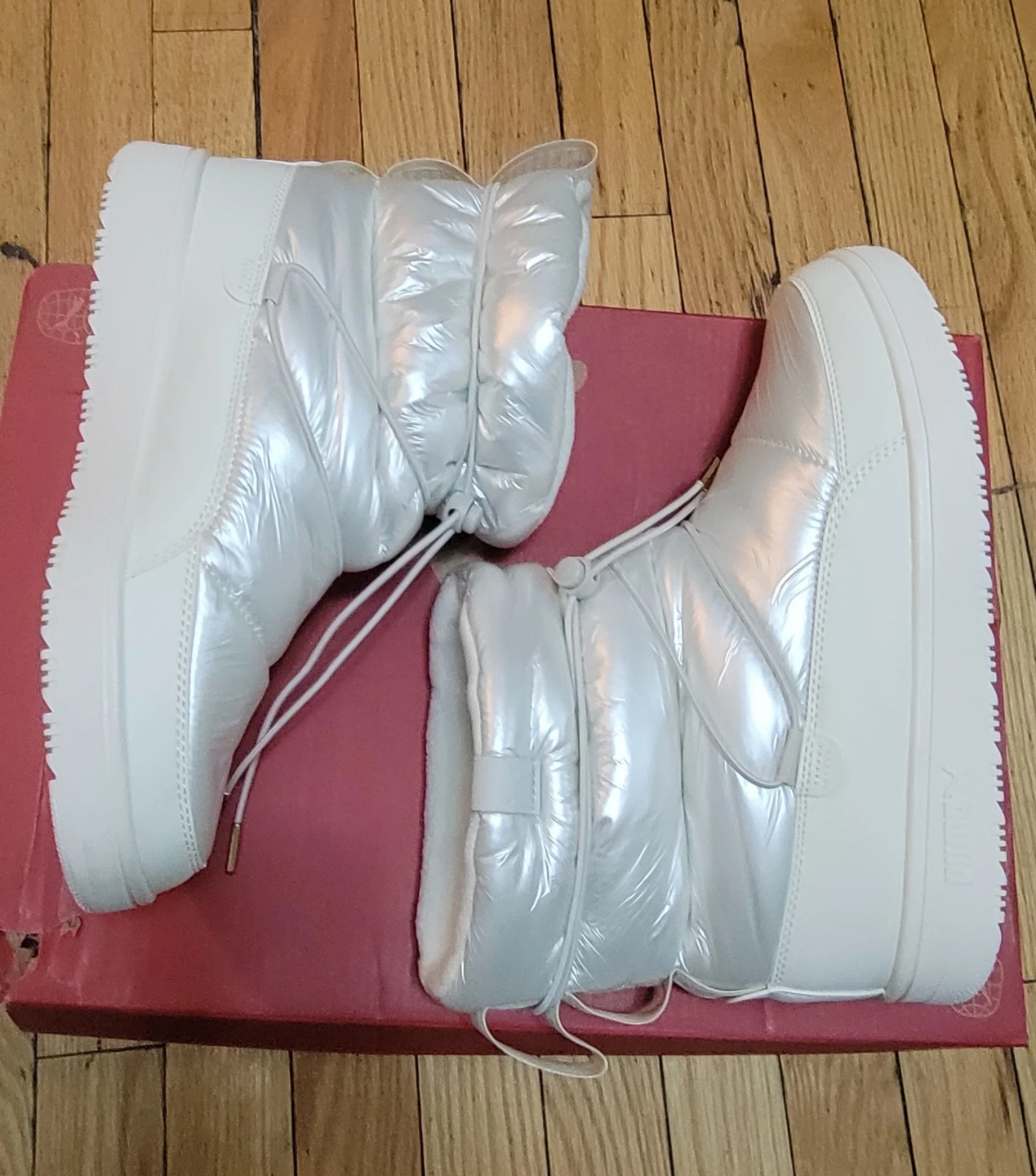 Puma Women's White Puffer Snow Boots size 10.5 - photo 2