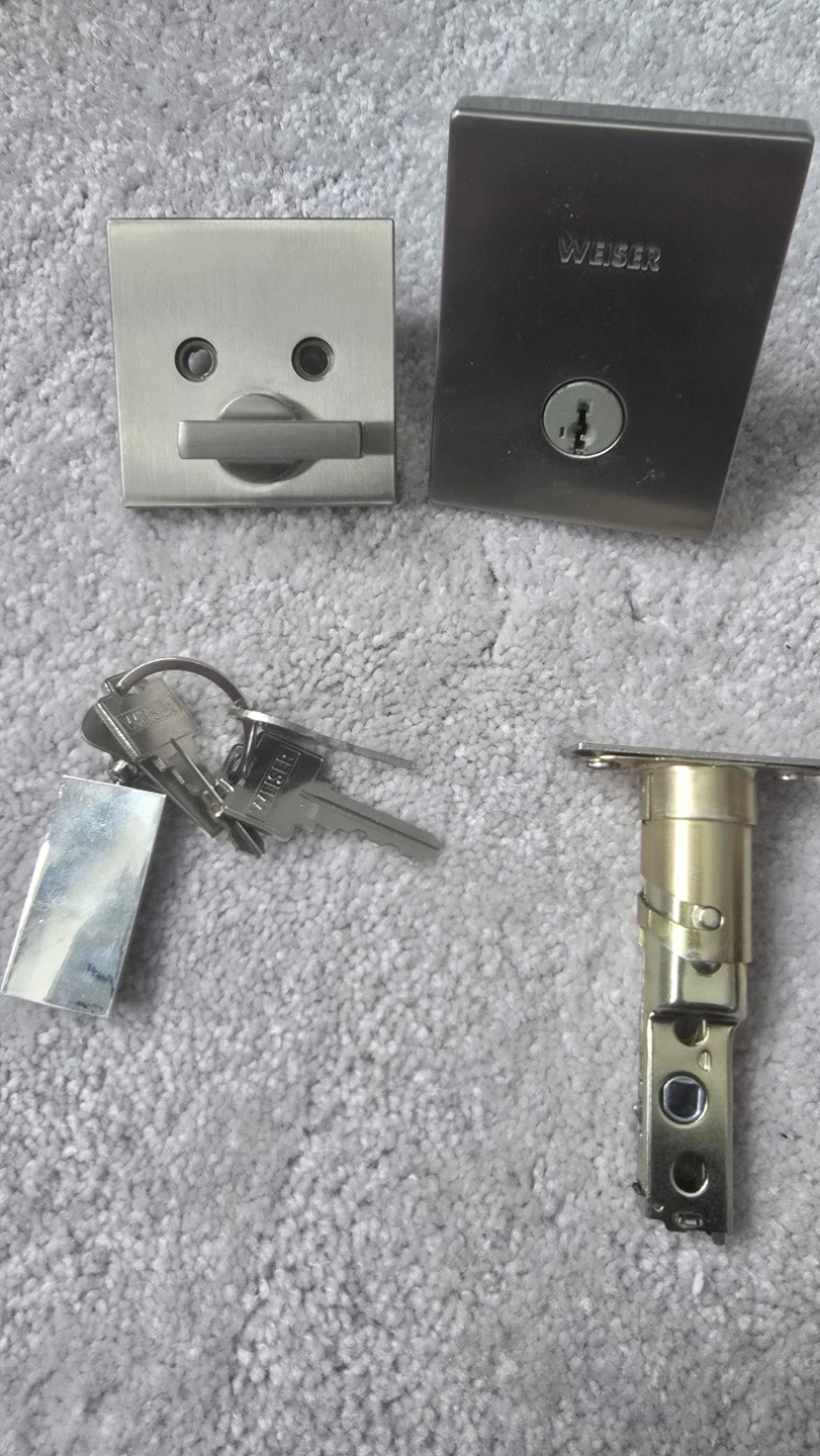 Weiser Deadbolt Lock Set with 2 Keys - photo 2