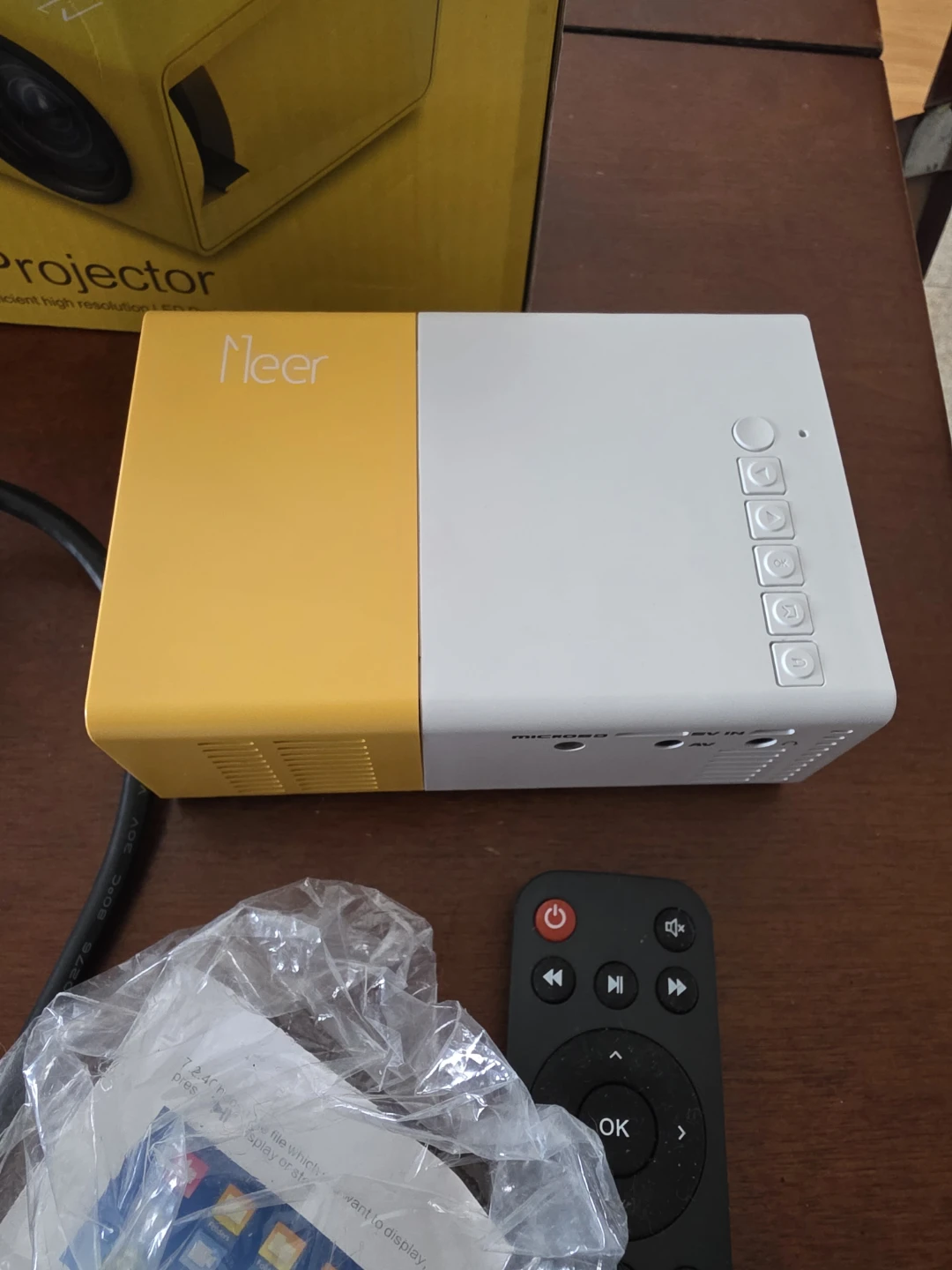 Neer Portable LED Projector with Remote - photo 2