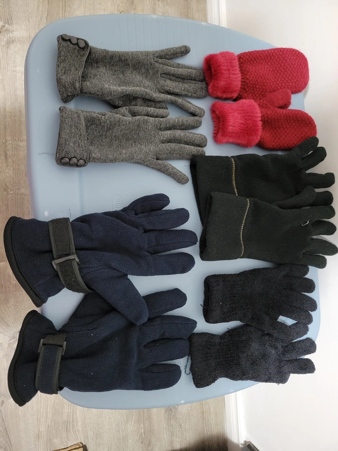 Assorted Winter Gloves & Mittens | Bundle Sale - photo 2