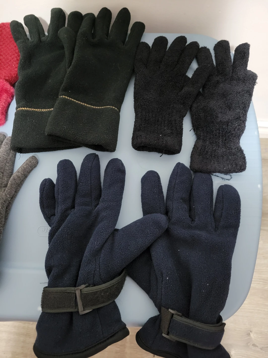 Assorted Winter Gloves & Mittens | Bundle Sale - photo 4