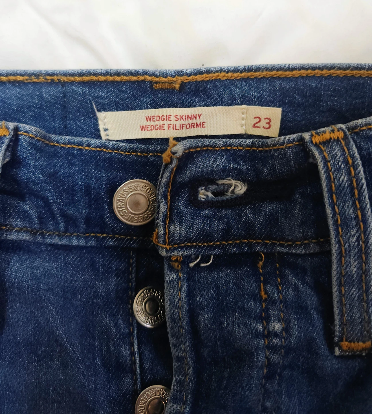 SOLD Levi’s Wedgie Skinny Jeans – Size 23 - photo 2