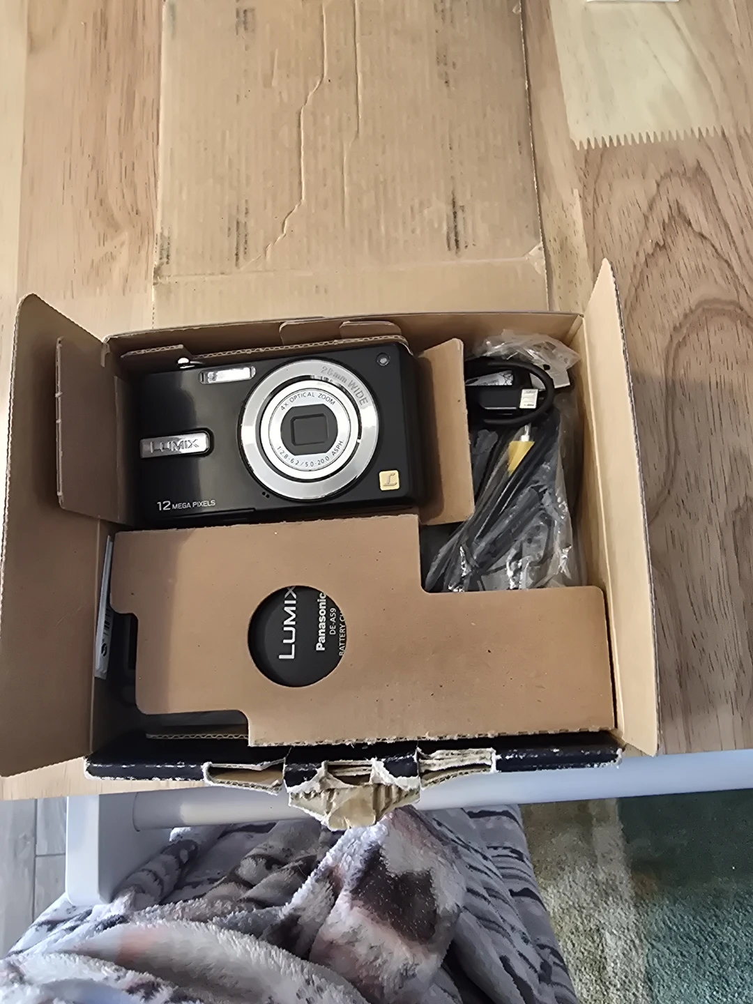 Panasonic Lumix DMC-F3 Digital Camera - Black - photo 2
