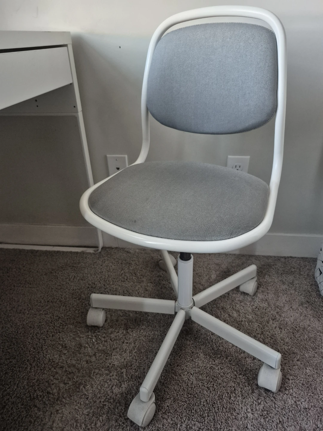 IKEA White Desk and Grey Chair Set. - photo 5