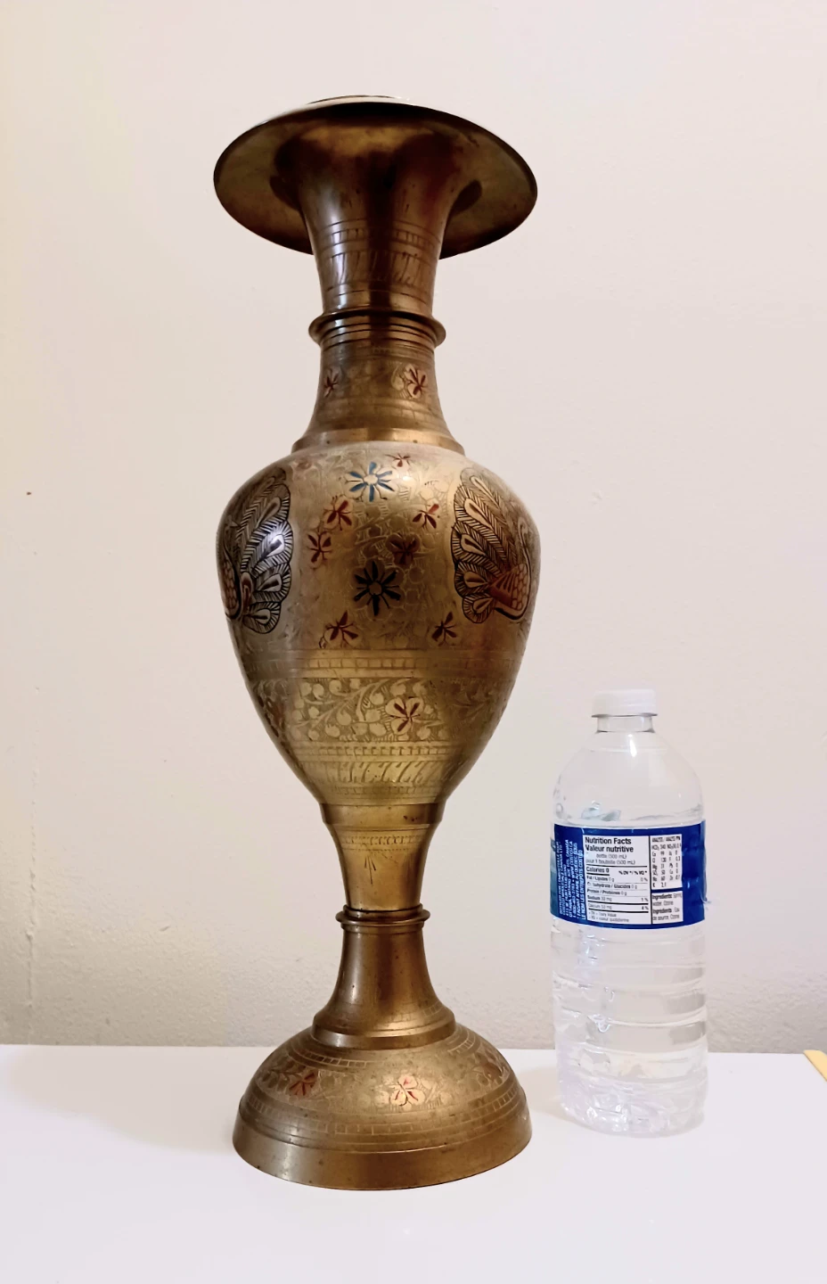 Vtg Tall Etched Brass Peacocks Vase - photo 2