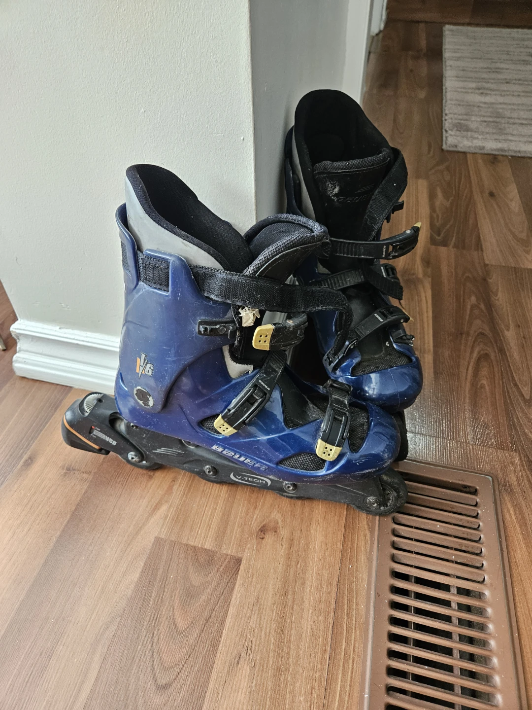 Bauer V6 Inline Skates size 10