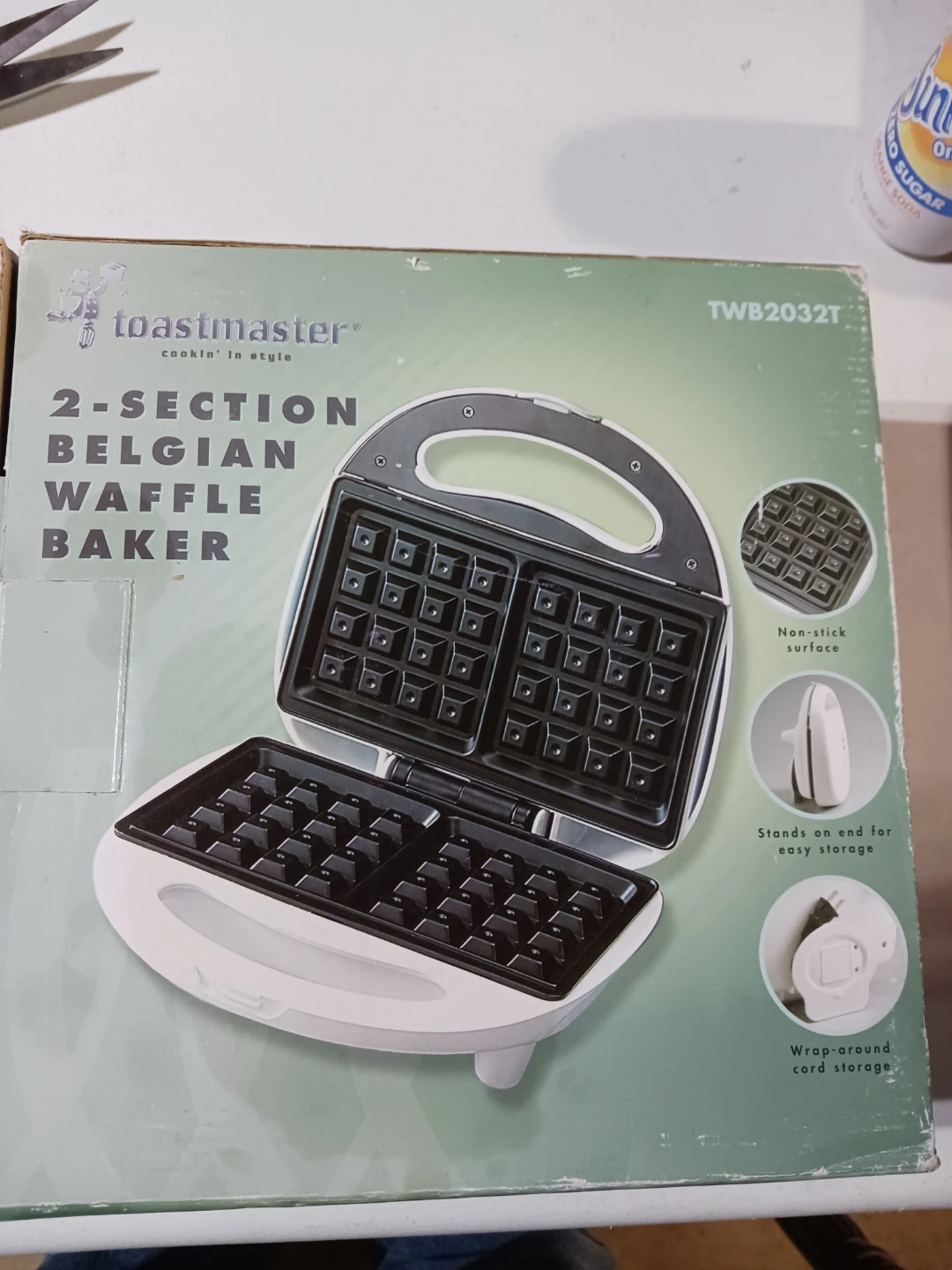 Toastmaster 2-Section Belgian Waffle Baker TWB2032T
