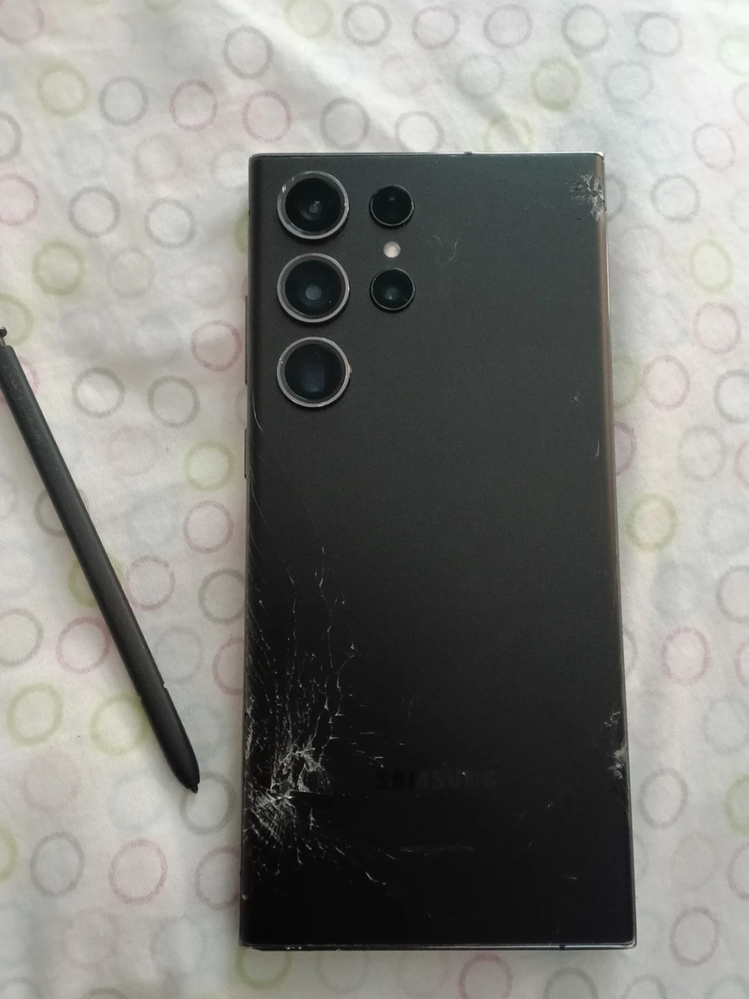 Samsung phone with cracked screen - photo 4