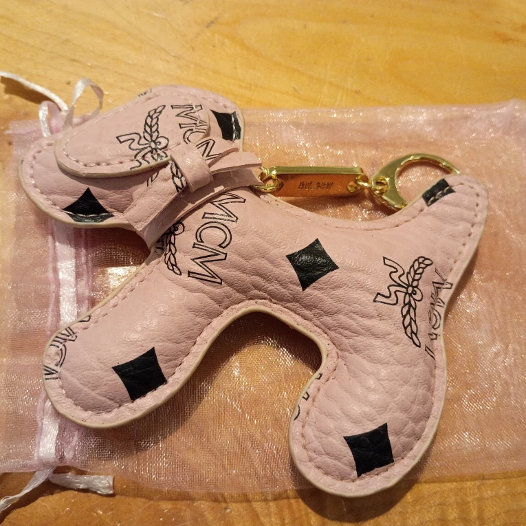 MCM pink doggie key chain - photo 2