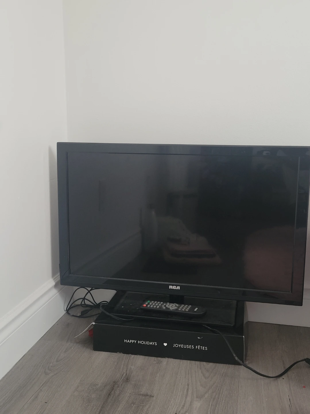 RCA 28" LED TV