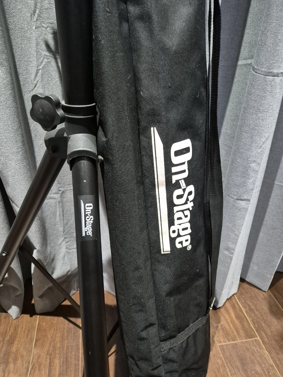 PAIR OF ON STAGE SPEAKERS STANDS WITH BAG - photo 2