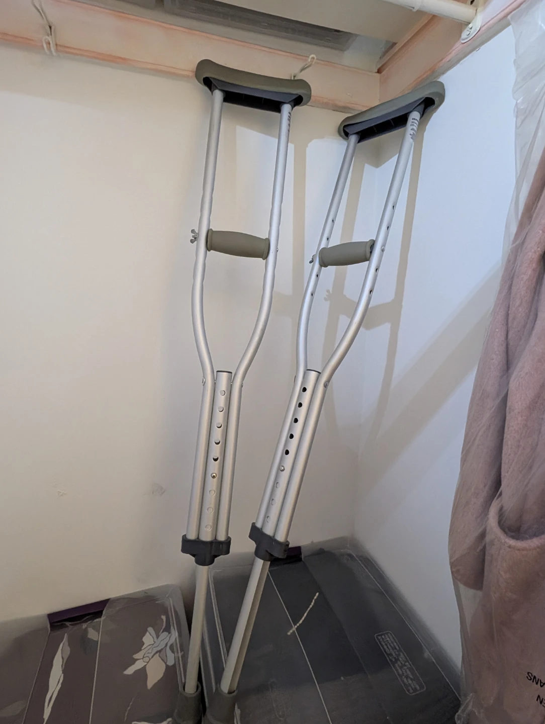 Guardian Crutches - MDSV80536