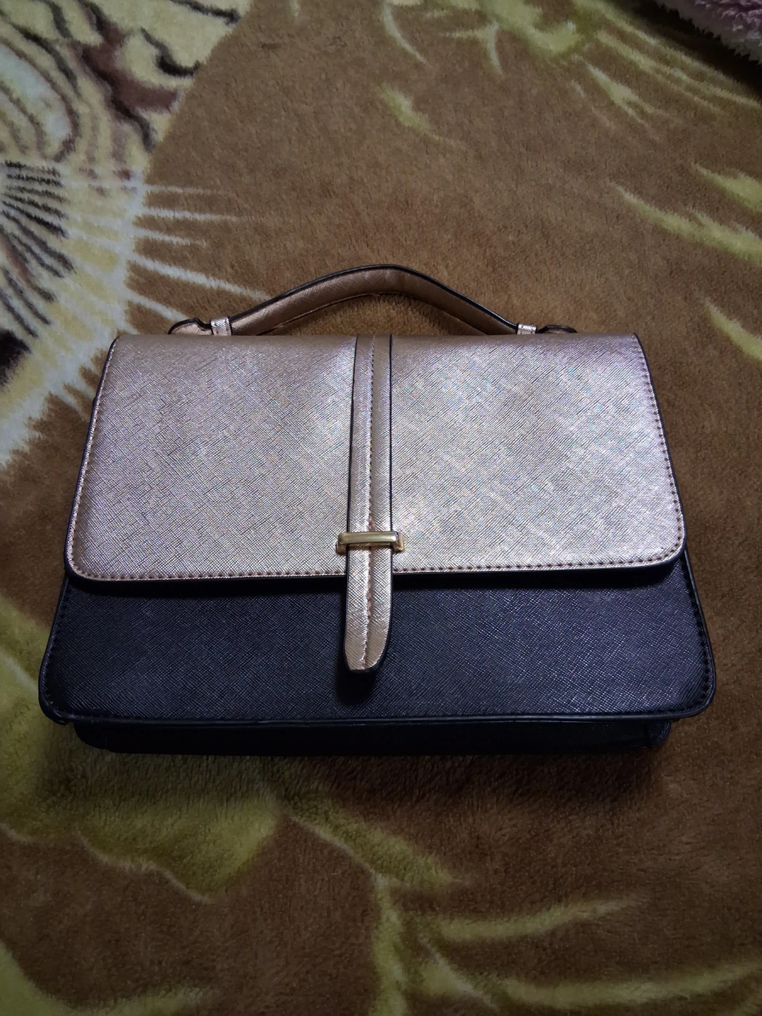 Assorted Women's Purses & Wallets