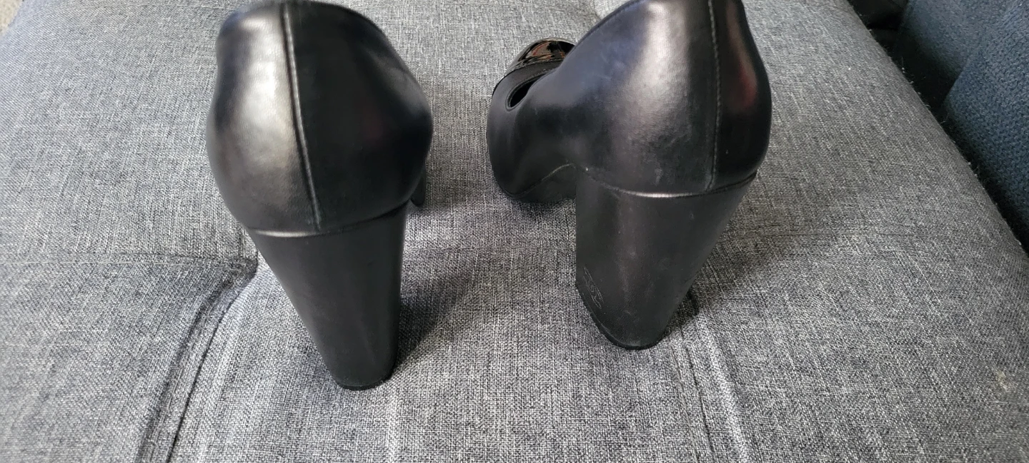 Chanel Black Leather Cap Toe Block Heels - photo 3