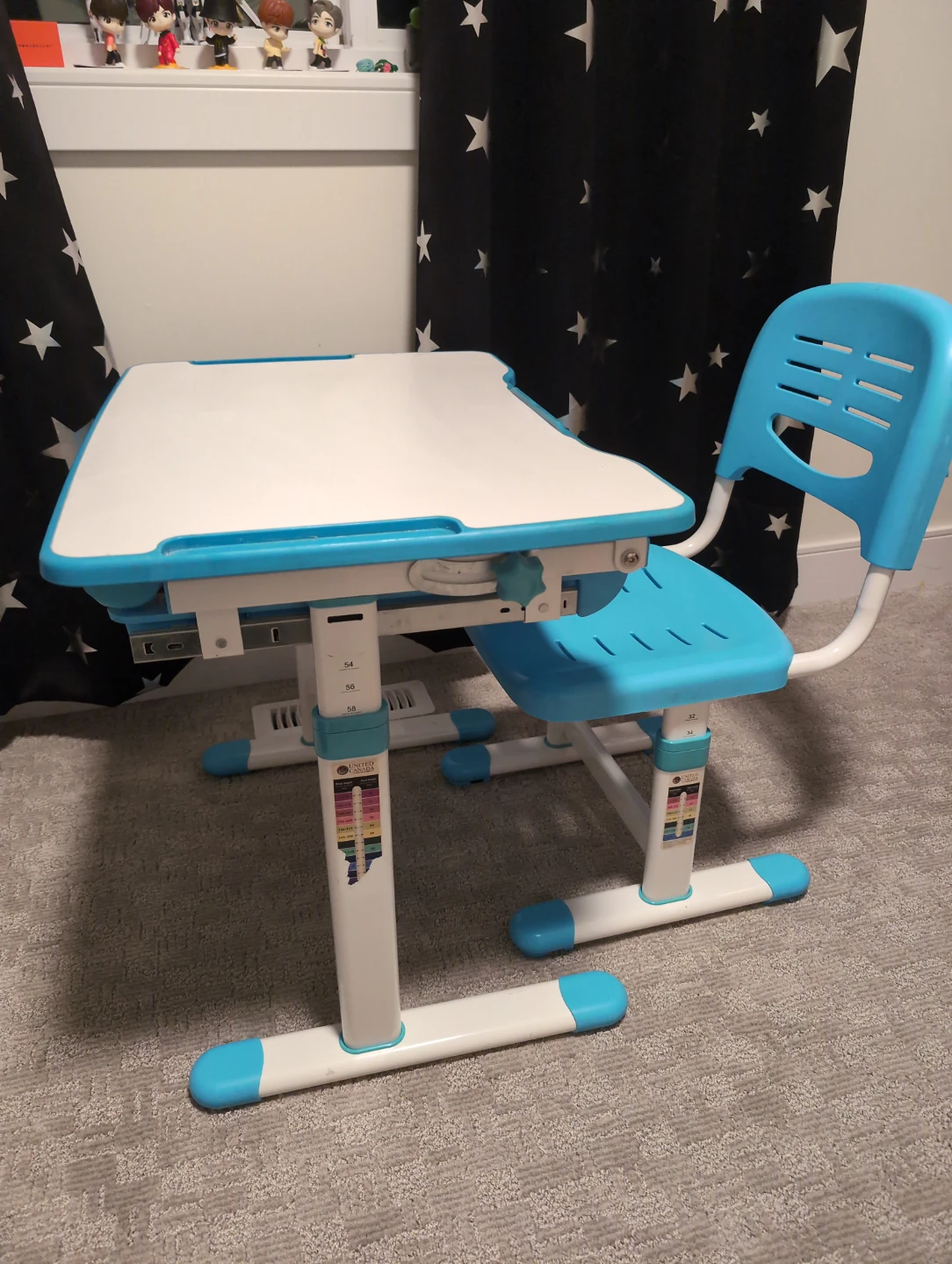 Adjustable Kids Desk and Chair Set (Blue/White)