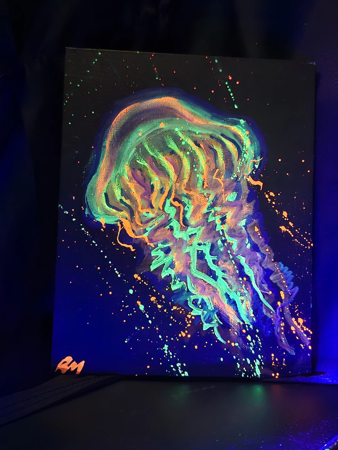 Jellyfish blacklight painting - photo 3