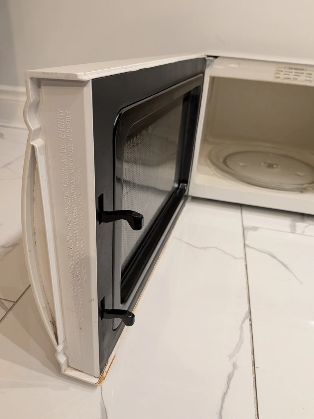 RCA Microwave - Great for Small Spaces - photo 5